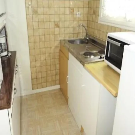 Studio For 2 People アパート エクスレバン